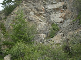Typical rock face, still old claim markers on the mountain, Oliver Mtn East Trail 2012-06.